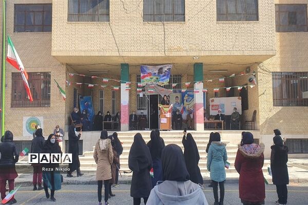 نواختن زنگ گلبانگ انقلاب اسلامی در بهارستان یک