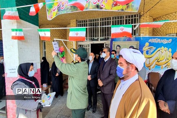 نواختن زنگ گلبانگ انقلاب اسلامی در بهارستان یک
