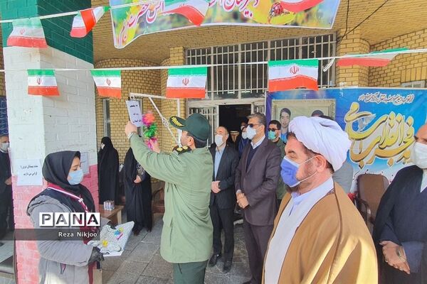نواختن زنگ گلبانگ انقلاب اسلامی در بهارستان یک