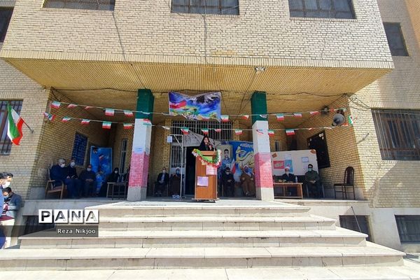 نواختن زنگ گلبانگ انقلاب اسلامی در بهارستان یک