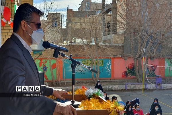 نواختن زنگ گلبانگ انقلاب اسلامی در بهارستان یک