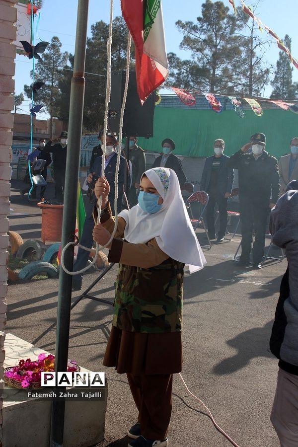 آیین نواختن زنگ انقلاب در مدرسه شهید طنانی خیرآباد