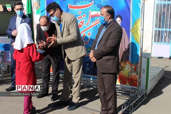 آیین نواختن زنگ انقلاب در مدرسه شهید طنانی خیرآباد