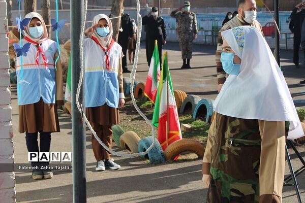 آیین نواختن زنگ انقلاب در مدرسه شهید طنانی خیرآباد