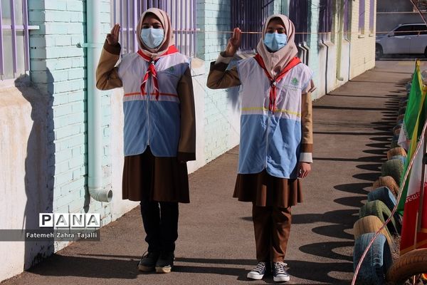 آیین نواختن زنگ انقلاب در مدرسه شهید طنانی خیرآباد