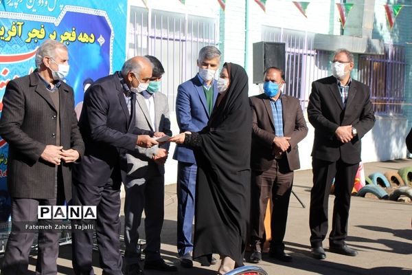 آیین نواختن زنگ انقلاب در مدرسه شهید طنانی خیرآباد