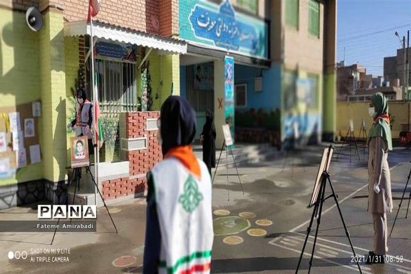 آیین نواختن زنگ انقلاب درآموزشگاه معرفت شهرستان بیرجند