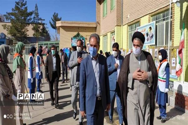 آیین نواختن زنگ انقلاب درآموزشگاه معرفت شهرستان بیرجند