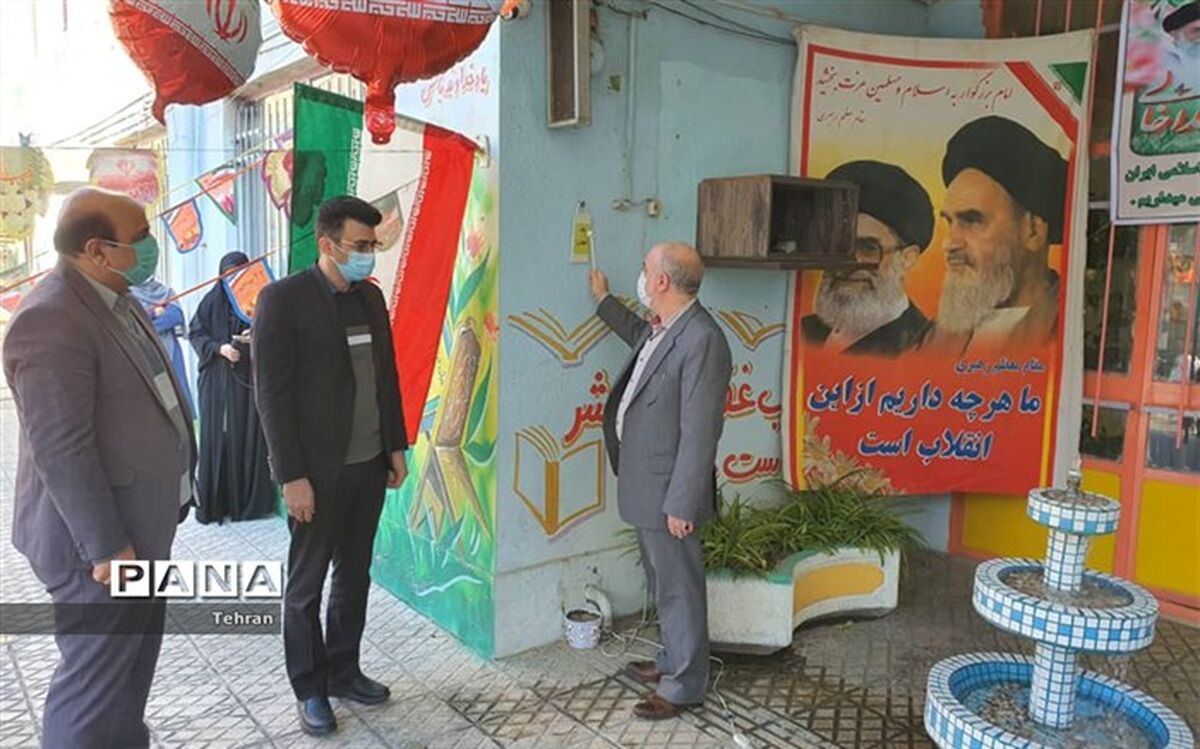 زنگ انقلاب اسلامی در مدرسه دخترانه آیت الله طالقانی منطقه 14  به صدا در آمد