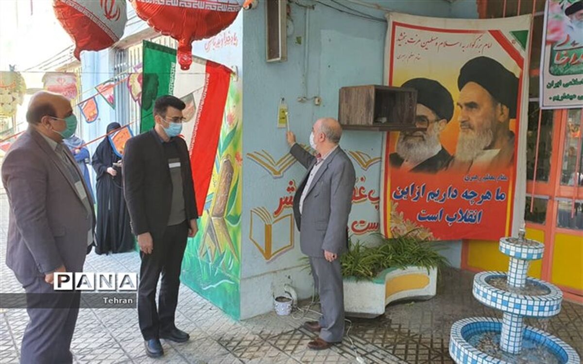زنگ انقلاب اسلامی در مدرسه دخترانه آیت الله طالقانی منطقه 14  به صدا در آمد
