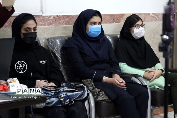 تقدیر از دانش آموزان برگزیده مسابقات مدرسه نخبگان سمنان
