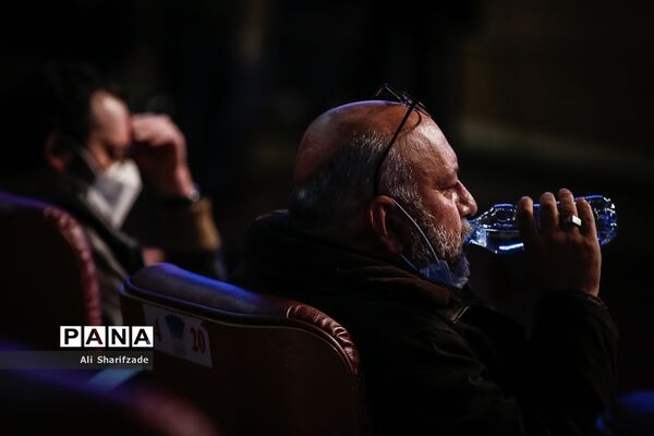 اکران فیلم  "بی همه چیز" در سی و نهمین جشنواره بین المللی فیلم فجر