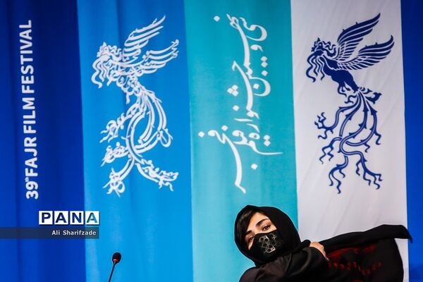 اکران فیلم  "بی همه چیز" در سی و نهمین جشنواره بین المللی فیلم فجر