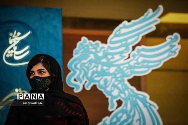 اکران فیلم  "بی همه چیز" در سی و نهمین جشنواره بین المللی فیلم فجر