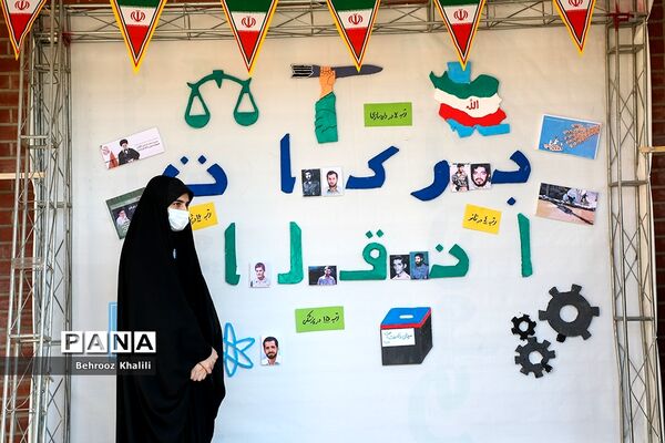 افتتاحیه نهمین دوره نمایشگاه‌های دانش‌آموزی مدرسه انقلاب