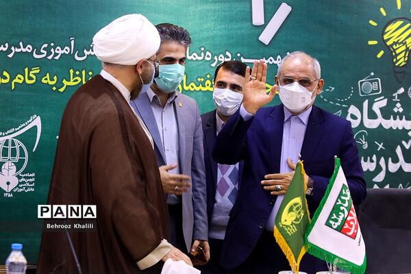افتتاحیه نهمین دوره نمایشگاه‌های دانش‌آموزی مدرسه انقلاب