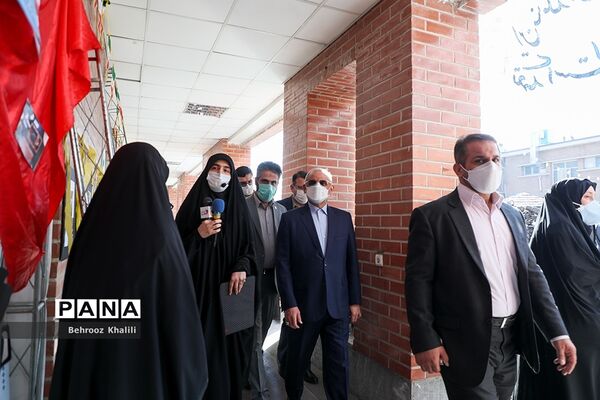 افتتاحیه نهمین دوره نمایشگاه‌های دانش‌آموزی مدرسه انقلاب