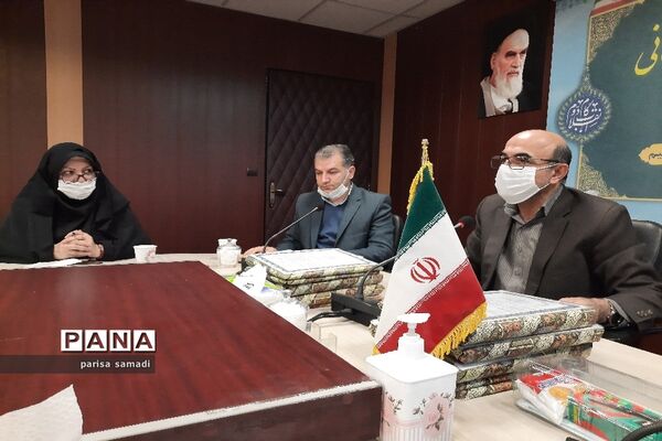 اولین نشست صمیمانه هیئت رئیسه شورای دانش آموزی با مسئولان آموزش و پرورش منطقه 13