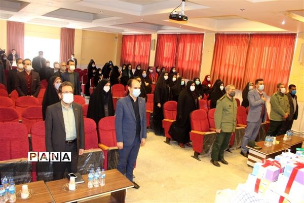 اهدای 90 عدد تبلت  و 200 بسته معیشتی  به دانش آموزان نیازمند در اصفهان