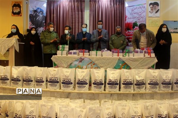 اهدای 90 عدد تبلت  و 200 بسته معیشتی  به دانش آموزان نیازمند در اصفهان