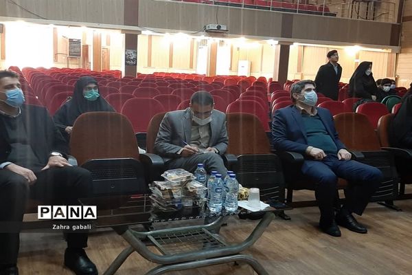 نشست پرسش و پاسخ شورای دانش آموزی از مسئولان ملارد