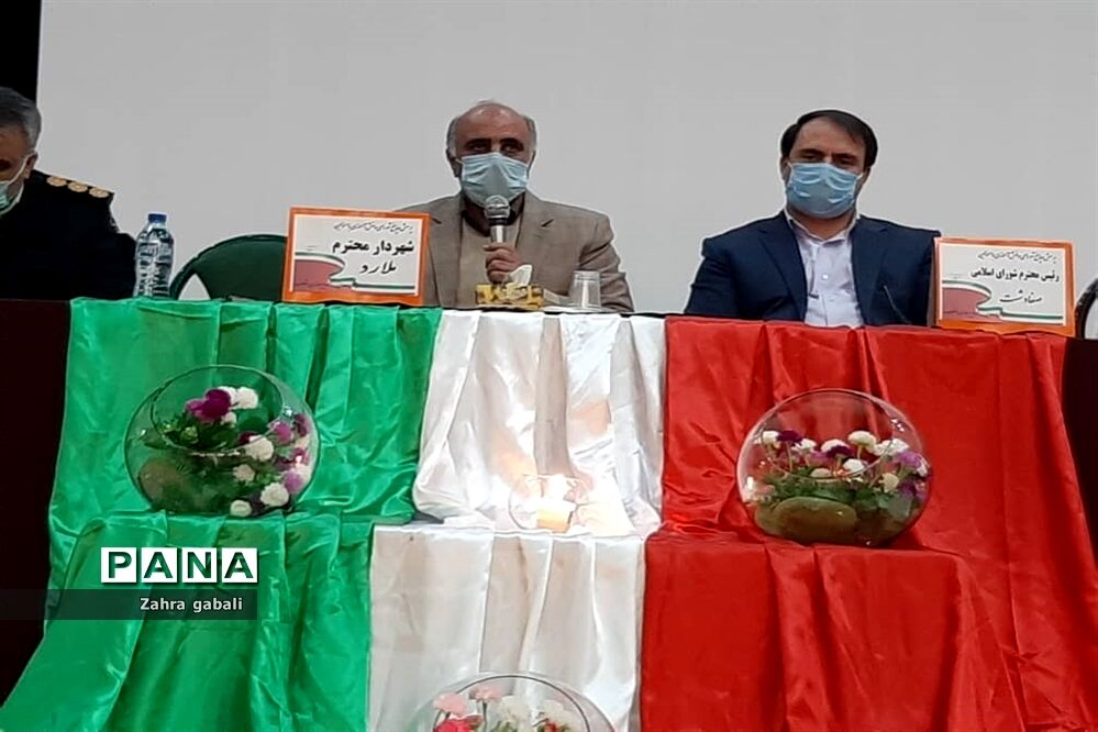 نشست پرسش و پاسخ شورای دانش آموزی از مسئولان ملارد