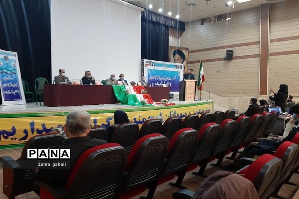 نشست پرسش و پاسخ شورای دانش آموزی از مسئولان ملارد