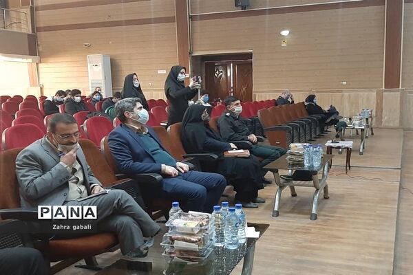 نشست پرسش و پاسخ شورای دانش آموزی از مسئولان ملارد