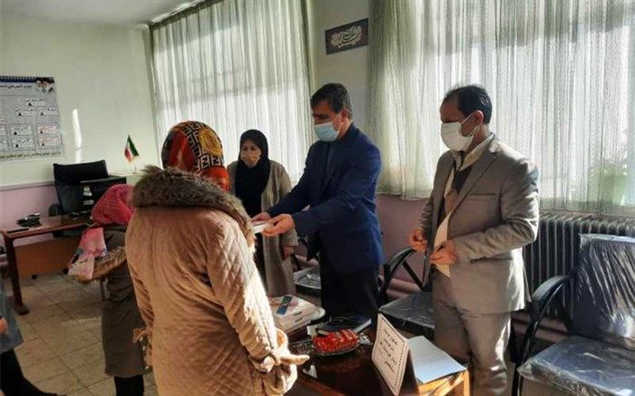 اهدای گوشی هوشمند و تبلت در مدارس منطقه خلخال