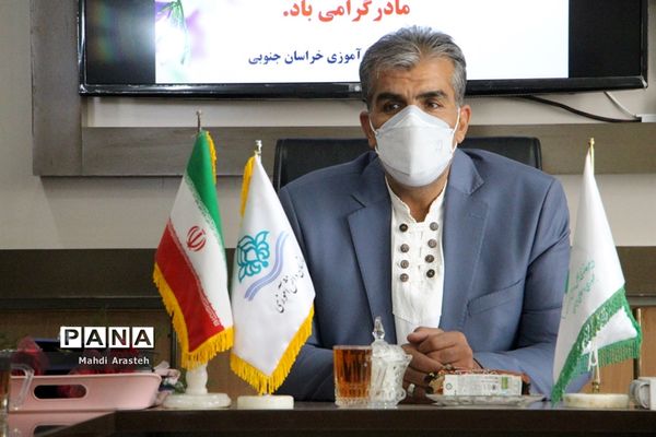 تجلیل از بانوان سازمان دانش‌آموزی خراسان جنوبی به مناسبت روز زن