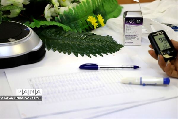 غربالگری سلامت کارکنان اداره‌کل آموزش و پرورش استان به مناسبت دهه فجر