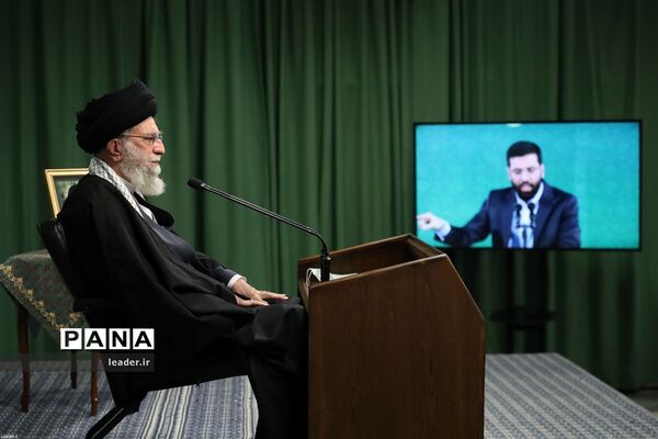 نشست تصویری رهبر انقلاب اسلامی با جمعی از مداحان به‌مناسبت سالروز ولادت حضرت زهرا(س)