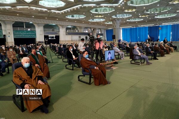 نشست تصویری رهبر انقلاب اسلامی با جمعی از مداحان به‌مناسبت سالروز ولادت حضرت زهرا(س)