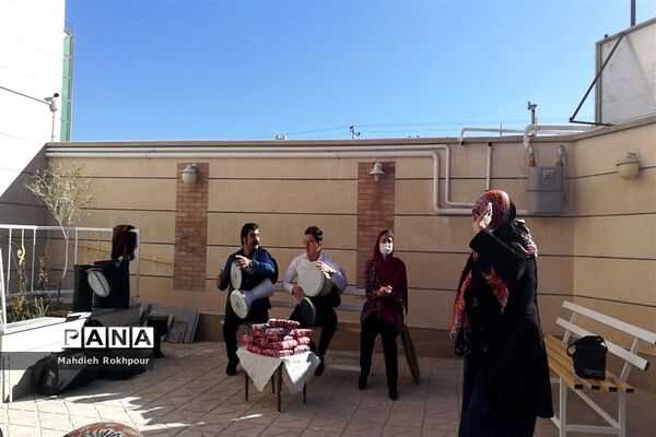 دیدار پیشگامان دبیرستان نرجسیه ازمادران سالمند