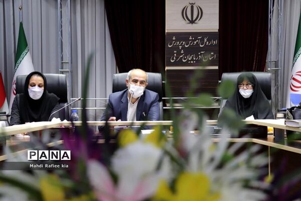 تجلیل از بانوان اداره کل آموزش و پرورش با حضور مدیرکل آذربایجان شرقی