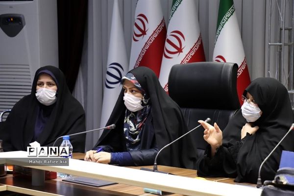 تجلیل از بانوان اداره کل آموزش و پرورش با حضور مدیرکل آذربایجان شرقی