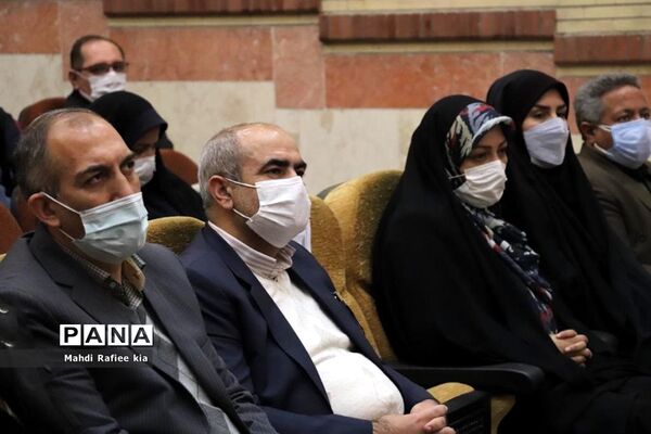 مراسم تجلیل از فرهنگیان فرزند شهید در آموزش و پرورش  ناحیه ۵ تبریز