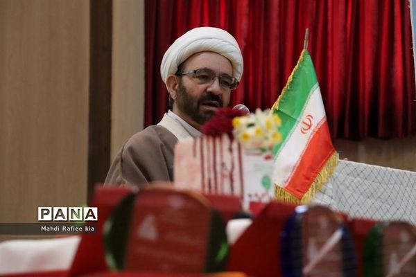 مراسم تجلیل از فرهنگیان فرزند شهید در آموزش و پرورش  ناحیه ۵ تبریز