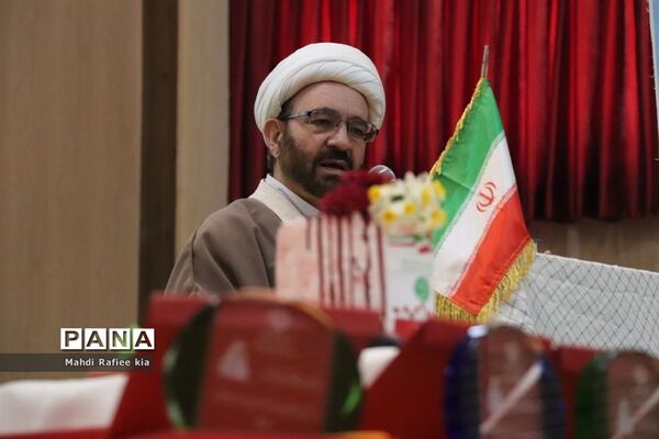 مراسم تجلیل از فرهنگیان فرزند شهید در آموزش و پرورش  ناحیه ۵ تبریز