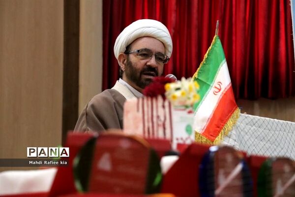 مراسم تجلیل از فرهنگیان فرزند شهید در آموزش و پرورش  ناحیه ۵ تبریز