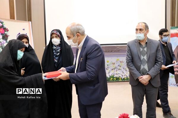 مراسم تجلیل از فرهنگیان فرزند شهید در آموزش و پرورش  ناحیه ۵ تبریز
