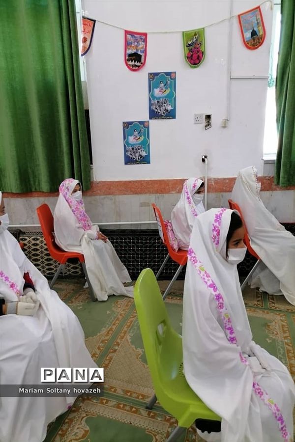 برگزاری جشن تکلیف وتقدیرازمعلمان دبستان حضرت رقیه(س)درشهرستان حمیدیه