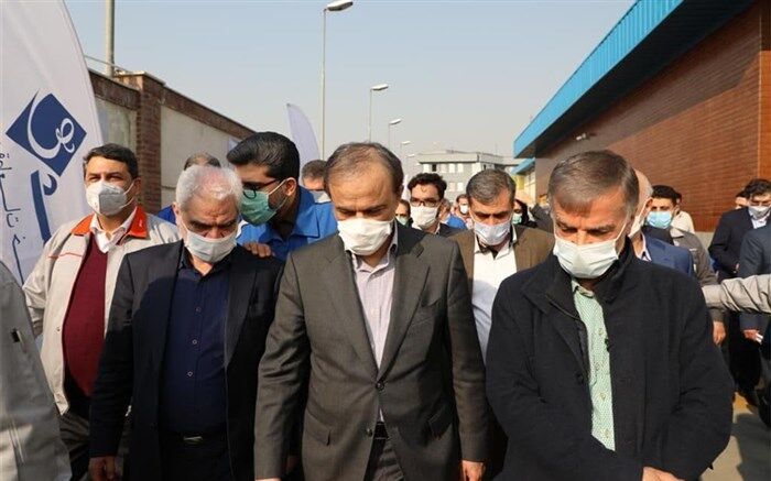 وزیر صنعت خط تولید کامپیوتر خودرو را افتتاح کرد
