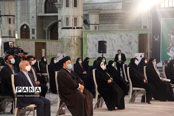 اختتامیه اولین جشنواره فرهنگی هنری دختران امروز در حرم امام خمینی(ره)