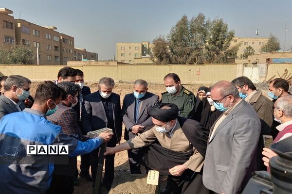 برگزاری مراسم خشت‌گذاری مدرسه جوادالائمه خاورشهر، همزمان با ایام مبارک دهه فجر