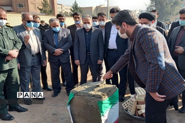 برگزاری مراسم خشت‌گذاری مدرسه جوادالائمه خاورشهر، همزمان با ایام مبارک دهه فجر