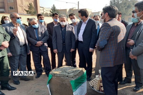 برگزاری مراسم خشت‌گذاری مدرسه جوادالائمه خاورشهر، همزمان با ایام مبارک دهه فجر