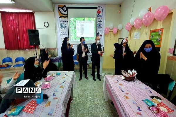 تجلیل از بانوان شاغل اداره آموزش و پرورش ناحیه یک بهارستان به مناسبت روز زن