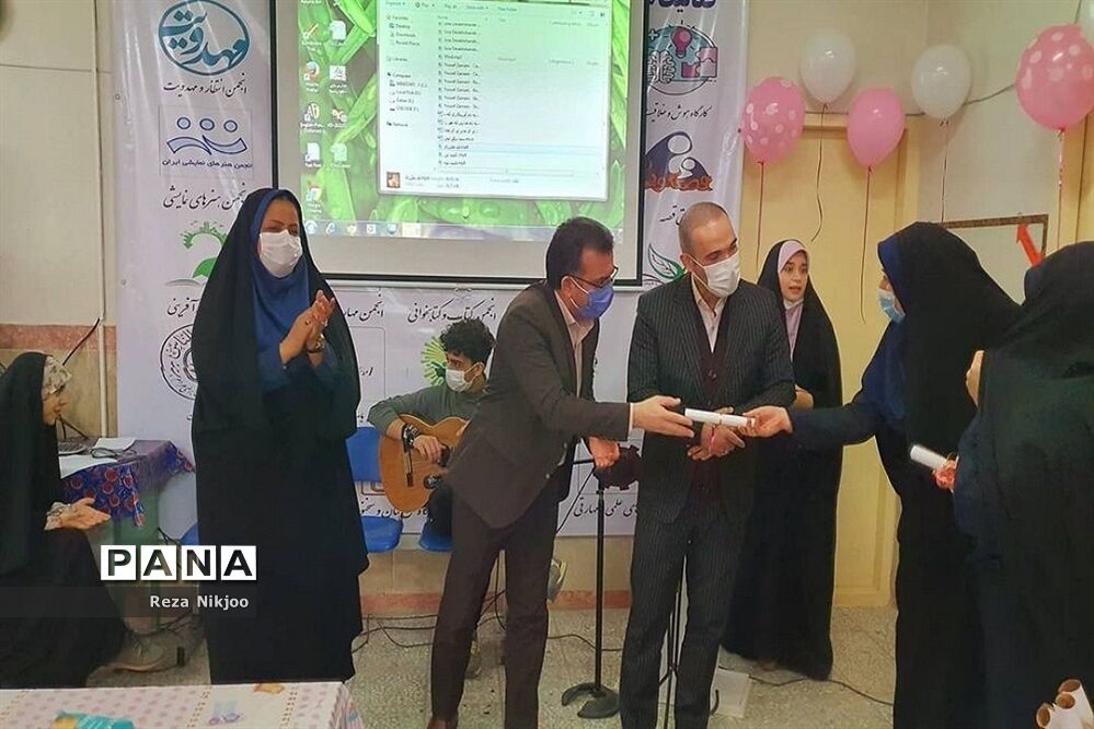 تجلیل از بانوان شاغل اداره آموزش و پرورش ناحیه یک بهارستان به مناسبت روز زن