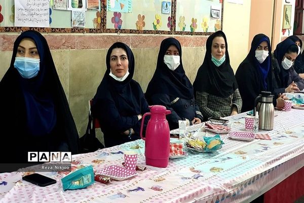 تجلیل از بانوان شاغل اداره آموزش و پرورش ناحیه یک بهارستان به مناسبت روز زن